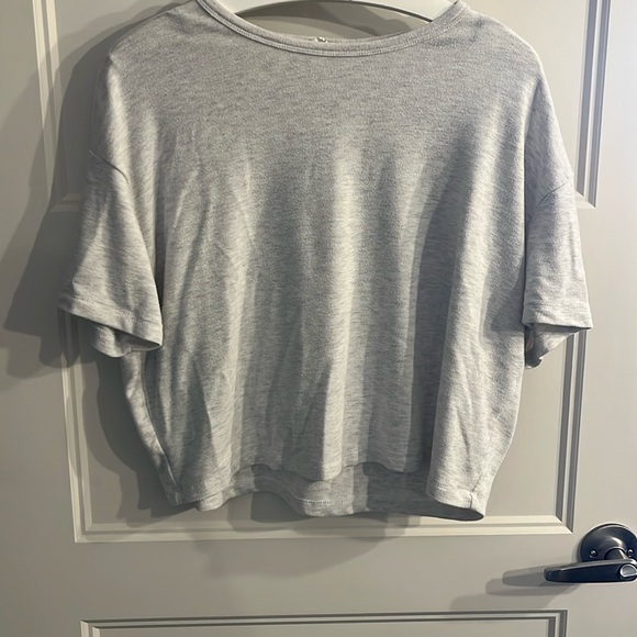 Aritzia grey tee - Picture 1 of 2